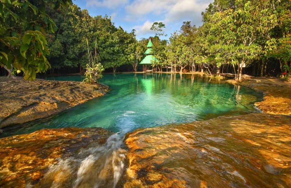 Krabi: Tiger Cave Temple, Emerald Pool and Hot Springs Tour with Lunch
