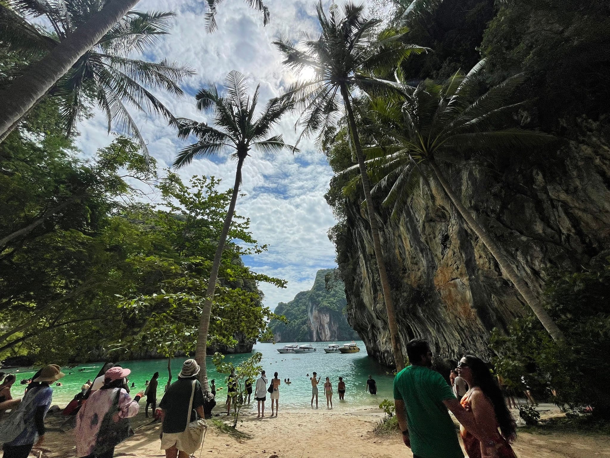 Krabi : Hong Islands Tour by Longtail Boat with Lunch