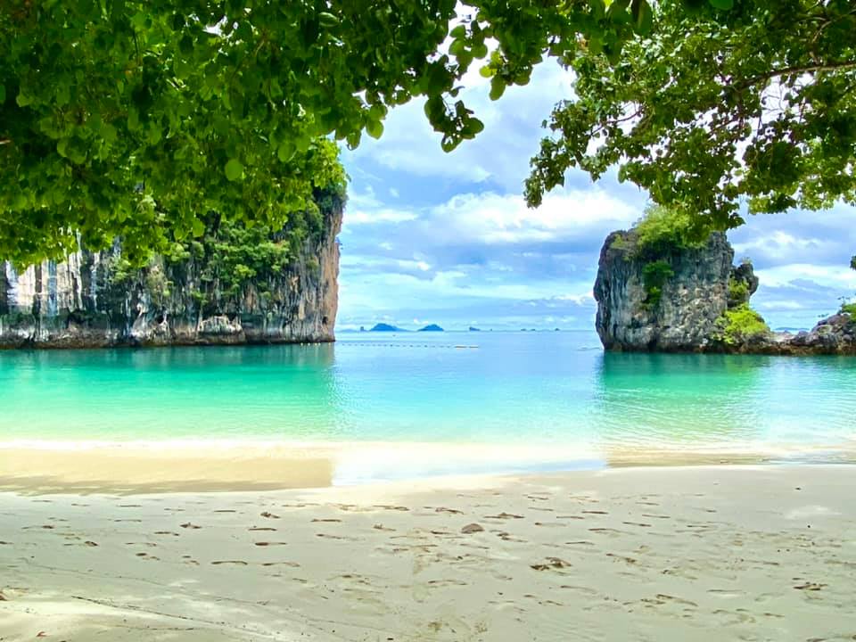 Krabi : Hong Islands Tour by Longtail Boat with Lunch