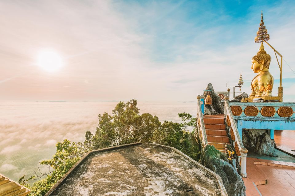 Krabi: Tiger Cave Temple, Emerald Pool and Hot Springs Tour with Lunch