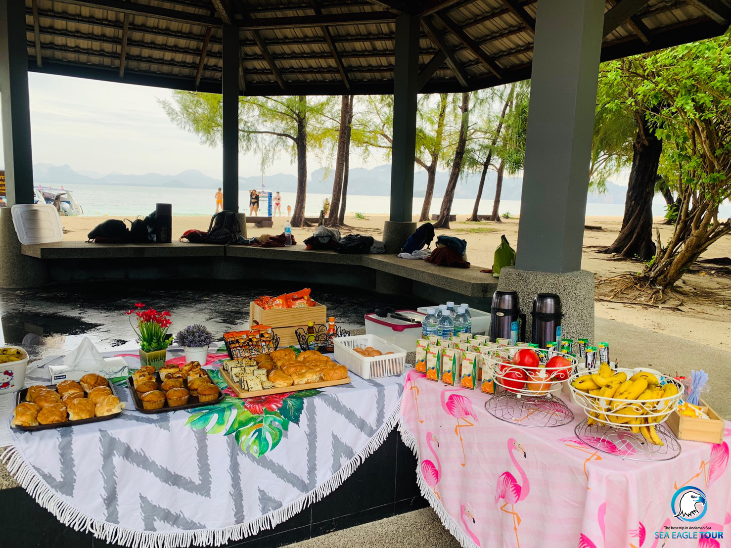 Krabi :  Early Bird Phi Phi + 4 Islands with Lunch