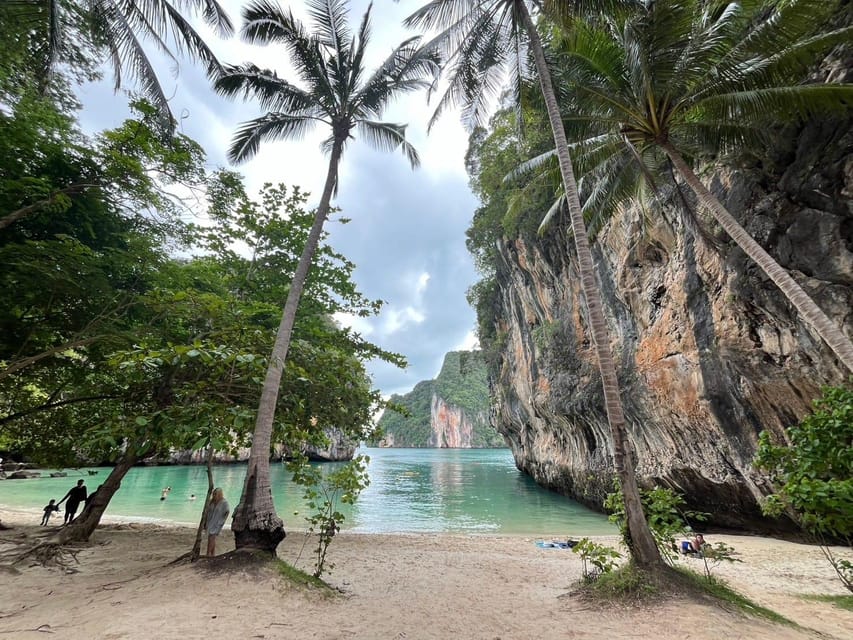 Krabi : Hong Islands Tour by Longtail Boat with Lunch