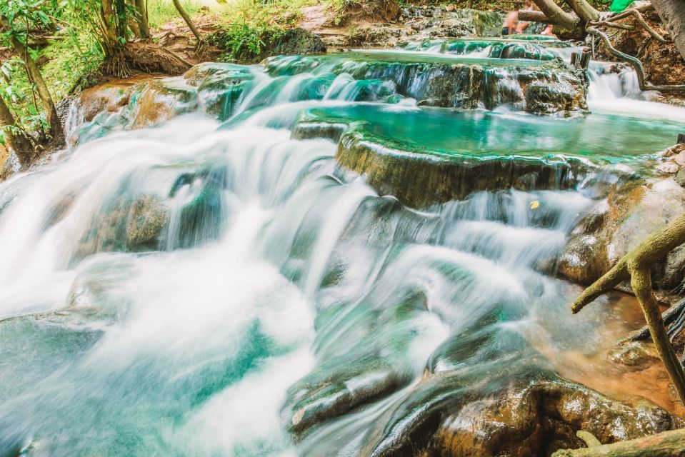 Krabi: Tiger Cave Temple, Emerald Pool and Hot Springs Tour with Lunch