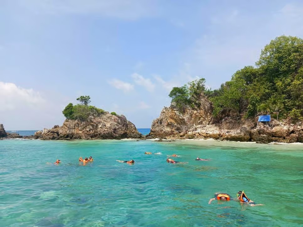 Phuket: 3 Khai Islands Relax & Snorkeling Half Day Tour